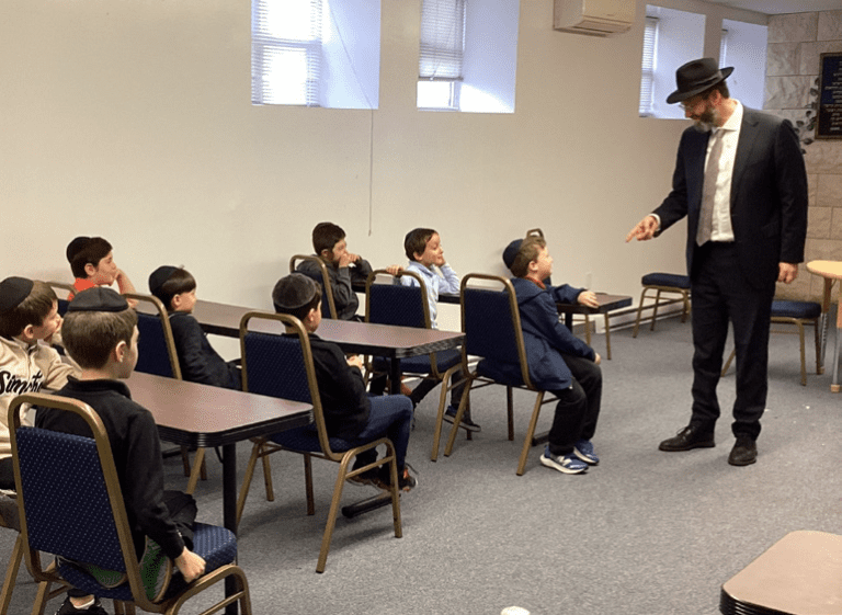 Rabbi Alex Miller Visits TAL Academy in Belle Harbor